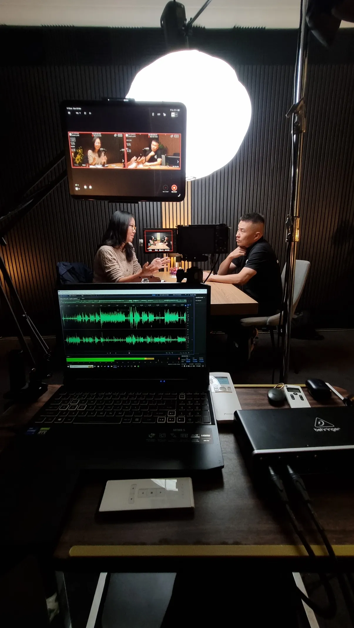 VV Podcast Studio gallery image of the lounge seating area